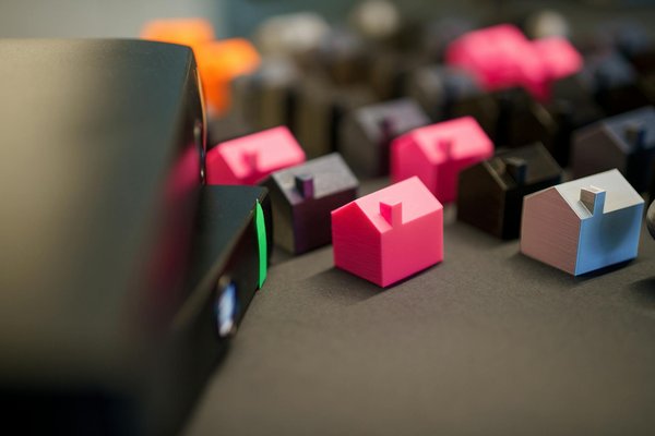 What are the steps to prepare a traditional steak and ale pie?