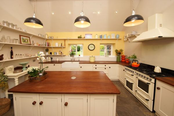 How can you incorporate vintage charm into a modern UK home?